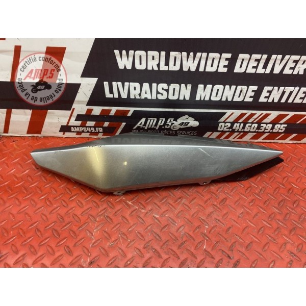 Cache plastique sous selle gauche 