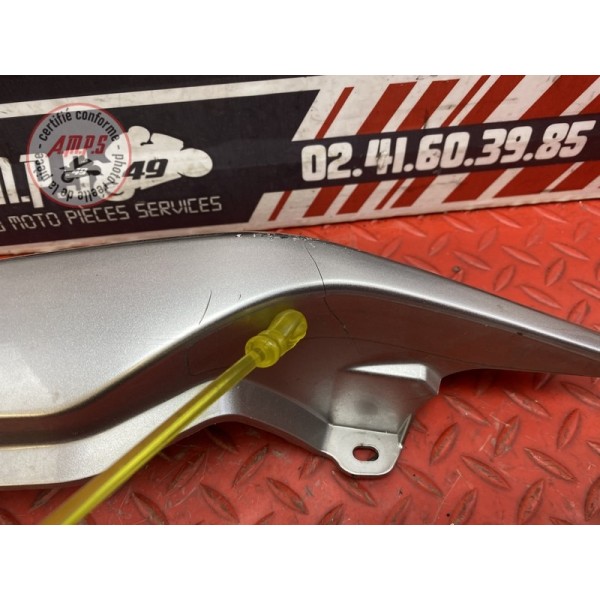 Cache plastique sous selle gauche 