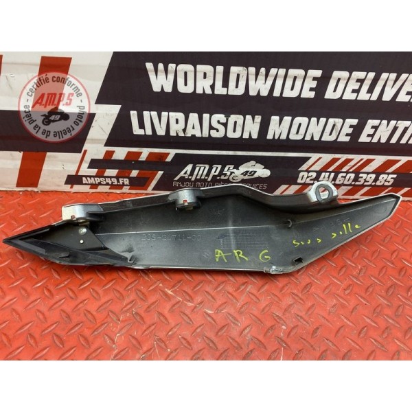 Cache plastique sous selle gauche 