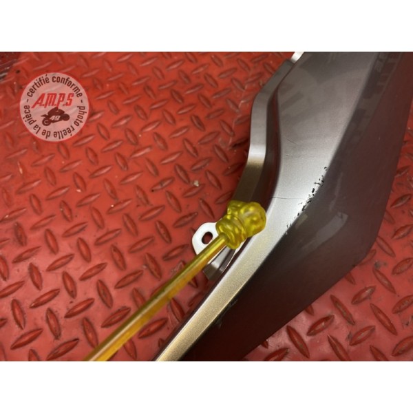 Cache plastique sous selle gauche 