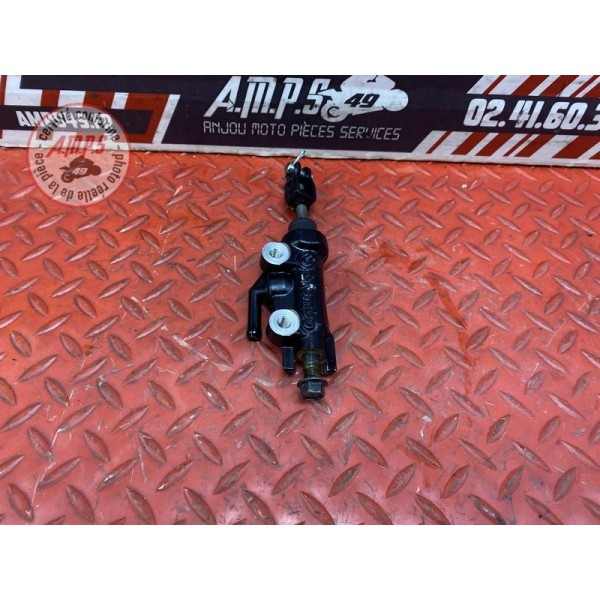 Maitre cylindre de frein arriere 