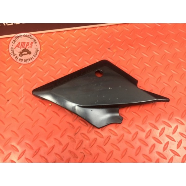 Cache plastique sous selle droit 