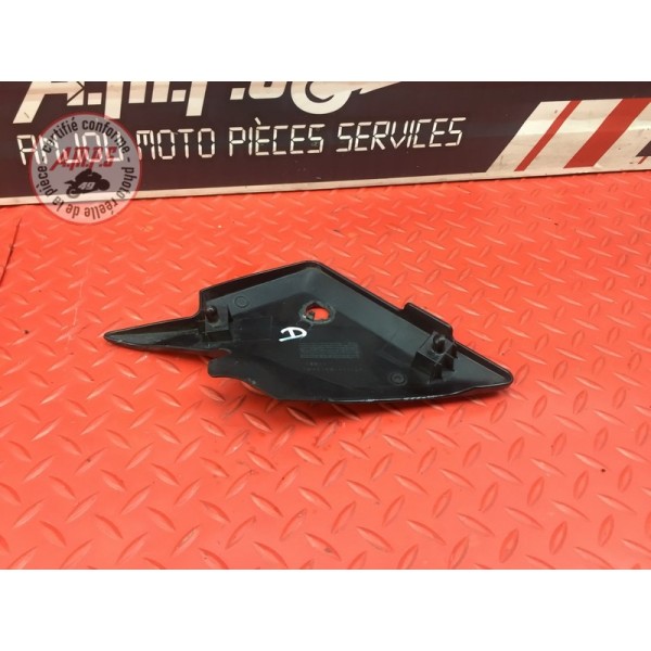 Cache plastique sous selle droit 