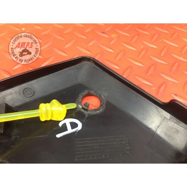 Cache plastique sous selle droit 