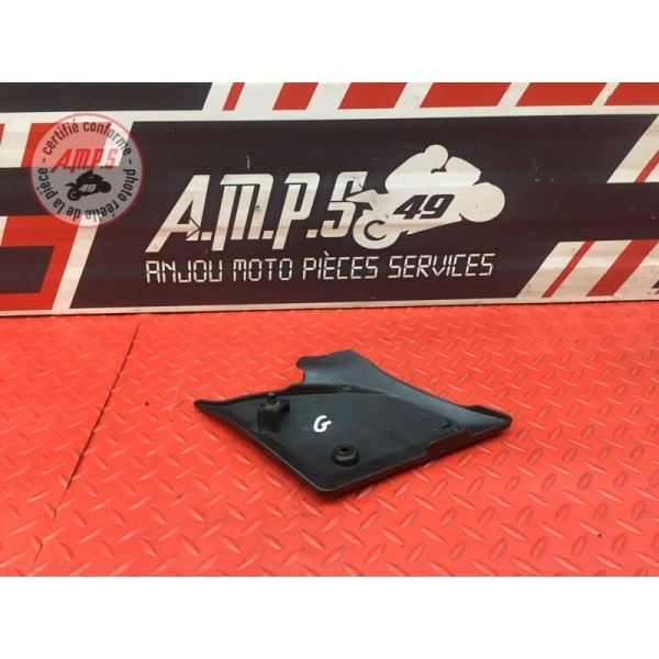 Cache plastique sous selle gauche 