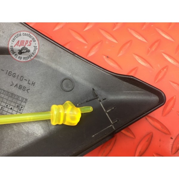 Cache plastique sous selle gauche 