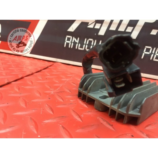 Regulateur de tension 