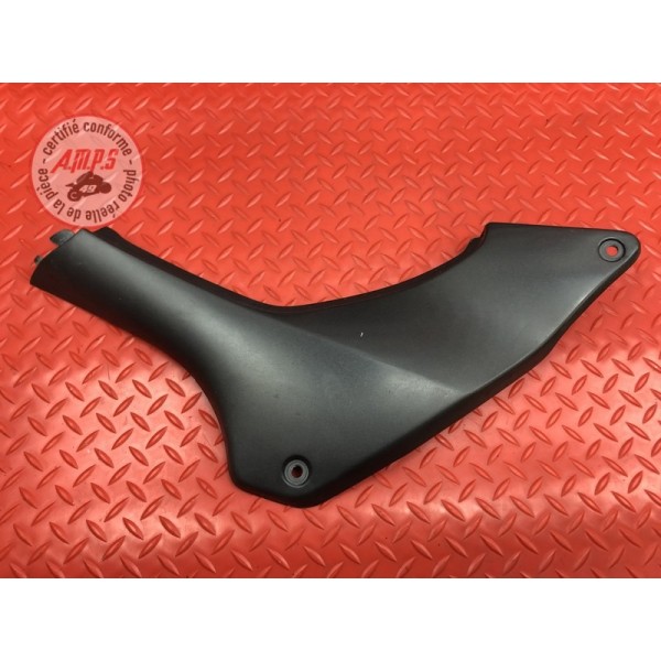 Cache plastique sous selle droit 