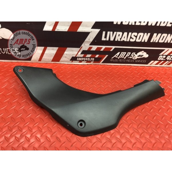 Cache plastique sous selle gauche