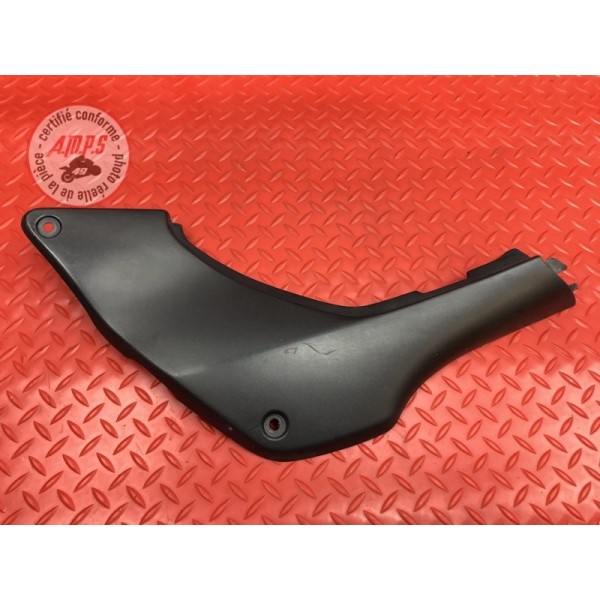 Cache plastique sous selle gauche 