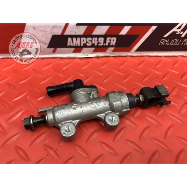 Maitre cylindre de frein arriere 