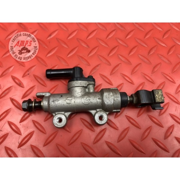 Maitre cylindre de frein arriere 