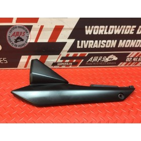 Cache plastique sous selle gauche 