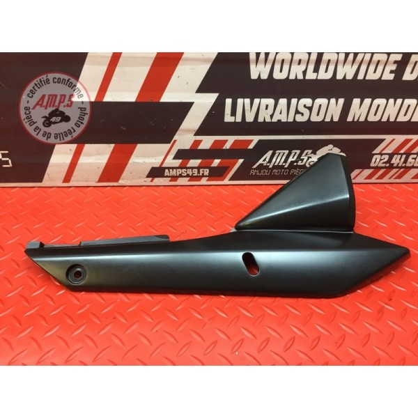 Cache plastique sous selle droit