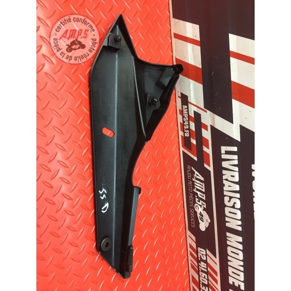 Cache plastique sous selle droit 