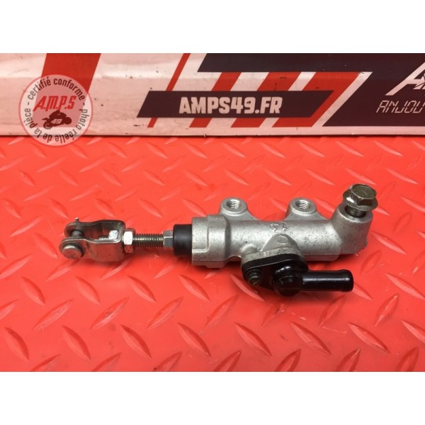 Maitre cylindre de frein arriere