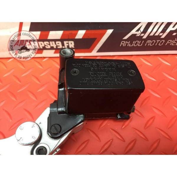 Maitre cylindre de frein avant 