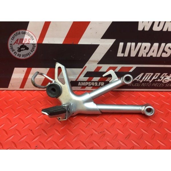 Platine repose pied passager droite 