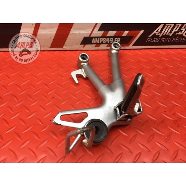 Platine repose pied passager droite 