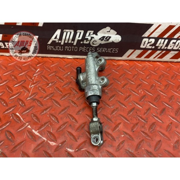 Maitre cylindre de frein arriere 