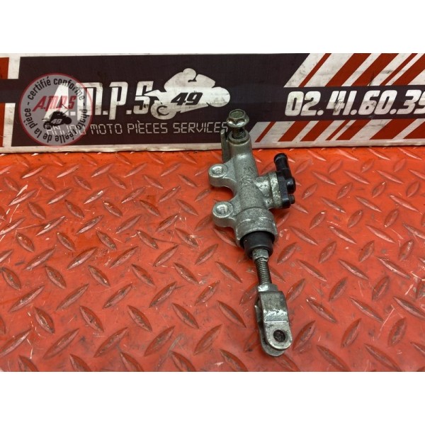 Maitre cylindre de frein arriere 