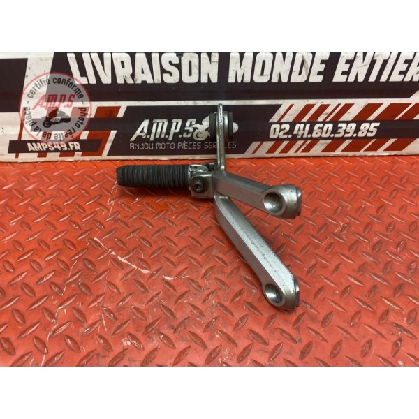 Platine repose pied passager droite 