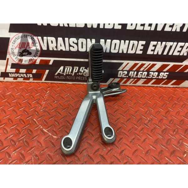 Platine repose pied passager droite 