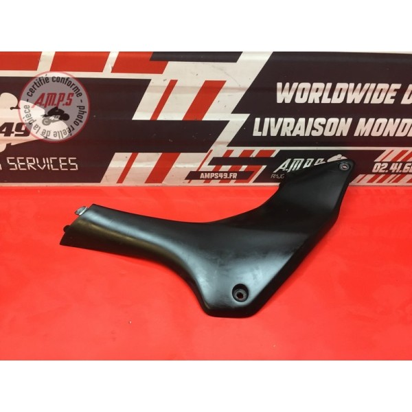 Cache plastique sous selle droit