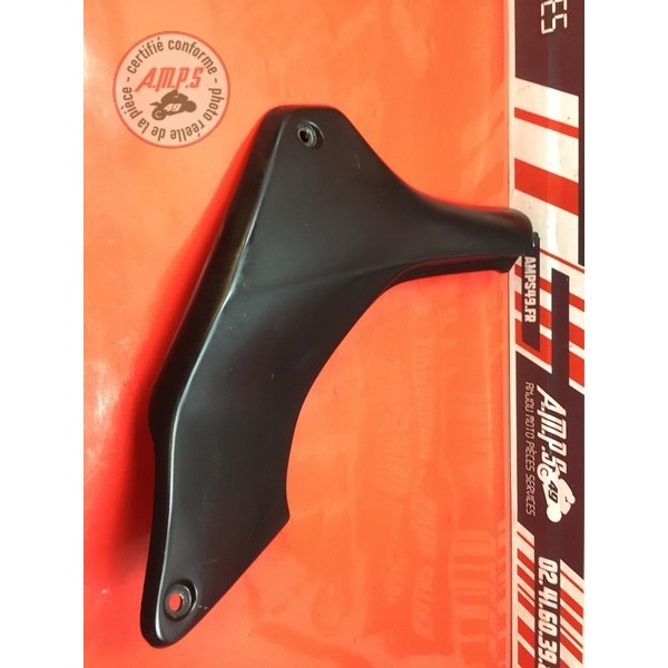 Cache plastique sous selle droit 