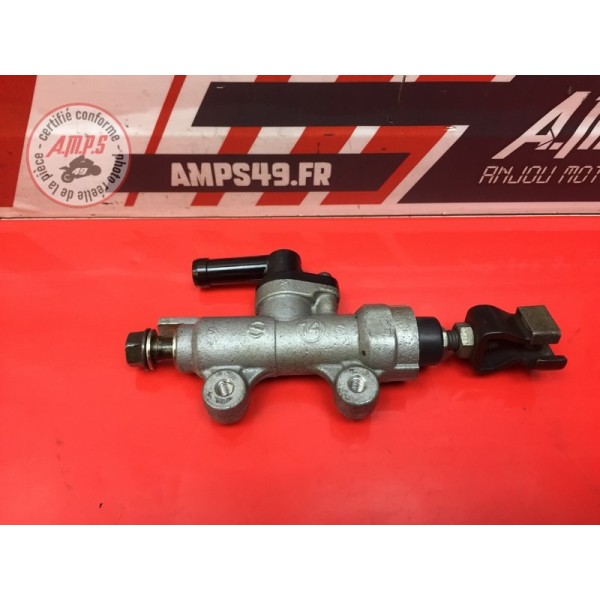 Maitre cylindre de frein arriere