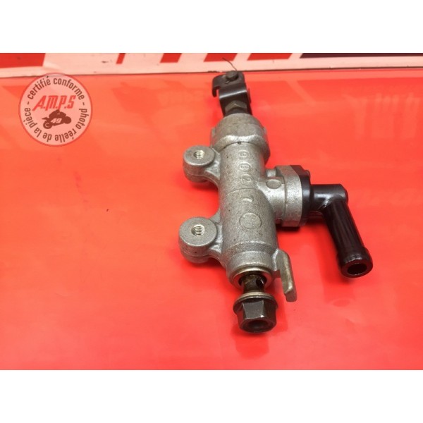 Maitre cylindre de frein arriere 