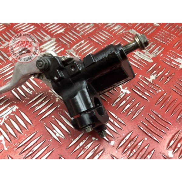 Maitre cylindre de frein avant 