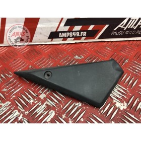 Cache plastique avant droit 