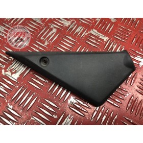 Cache plastique avant droit 