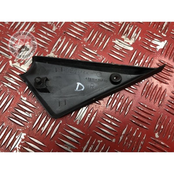 Cache plastique avant droit 