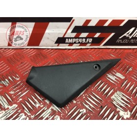 Cache plastique avant gauche 
