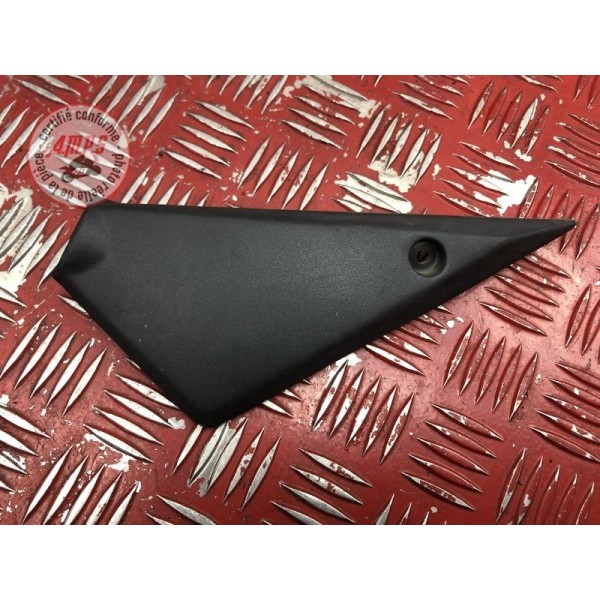 Cache plastique avant gauche 