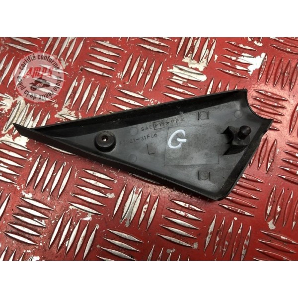 Cache plastique avant gauche 