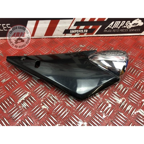 Cache plastique sous selle droit 