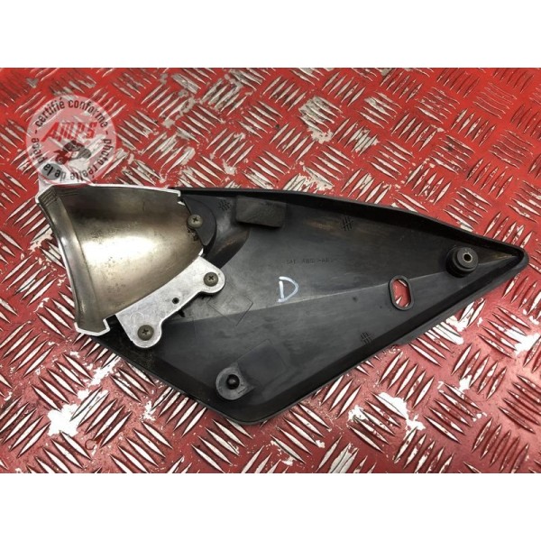 Cache plastique sous selle droit 