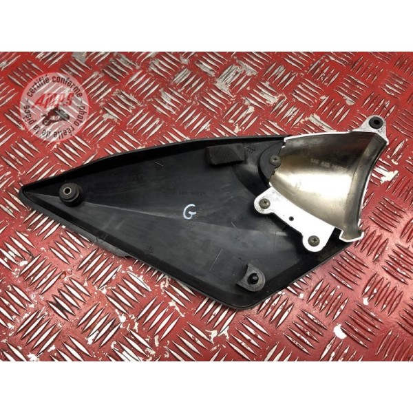 Cache plastique sous selle gauche 