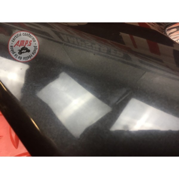 Cache sous reservoir droit 