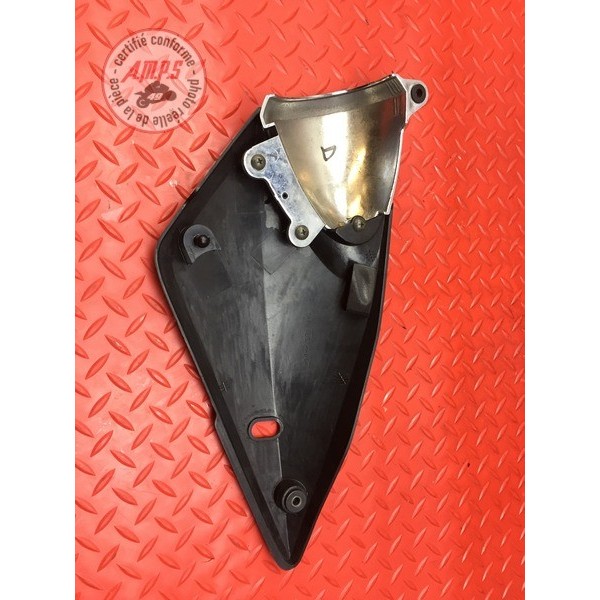 Cache sous reservoir droit 