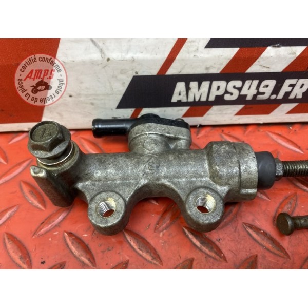 Maitre cylindre de frein arriere 