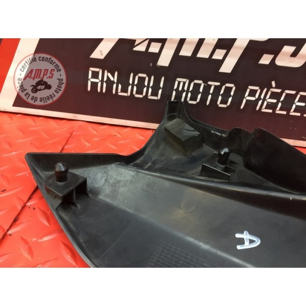 Cache plastique sous selle droit 