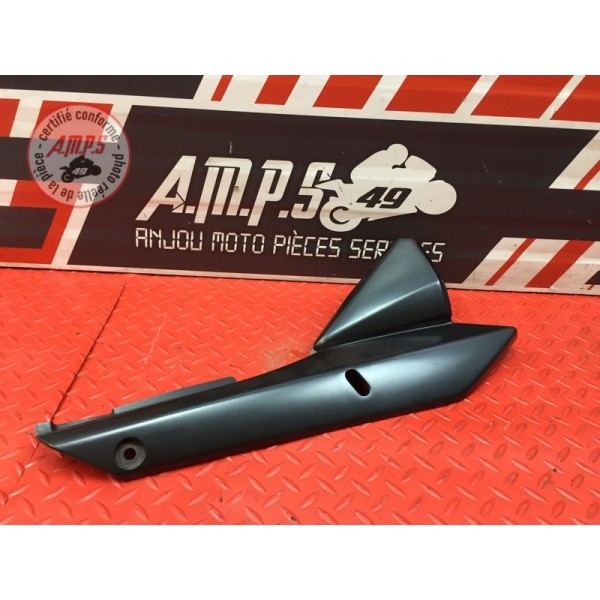 Cache plastique sous selle droit 