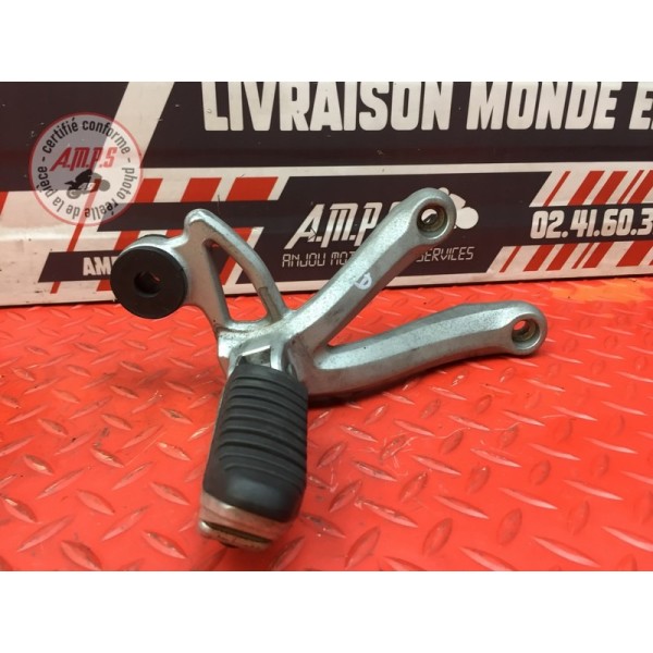 Platine repose pied passager droite 