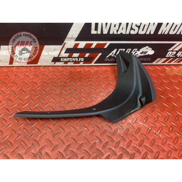 Cache plastique avant droit