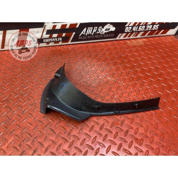 Cache plastique avant droit 