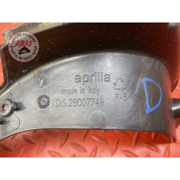 Cache plastique avant droit 